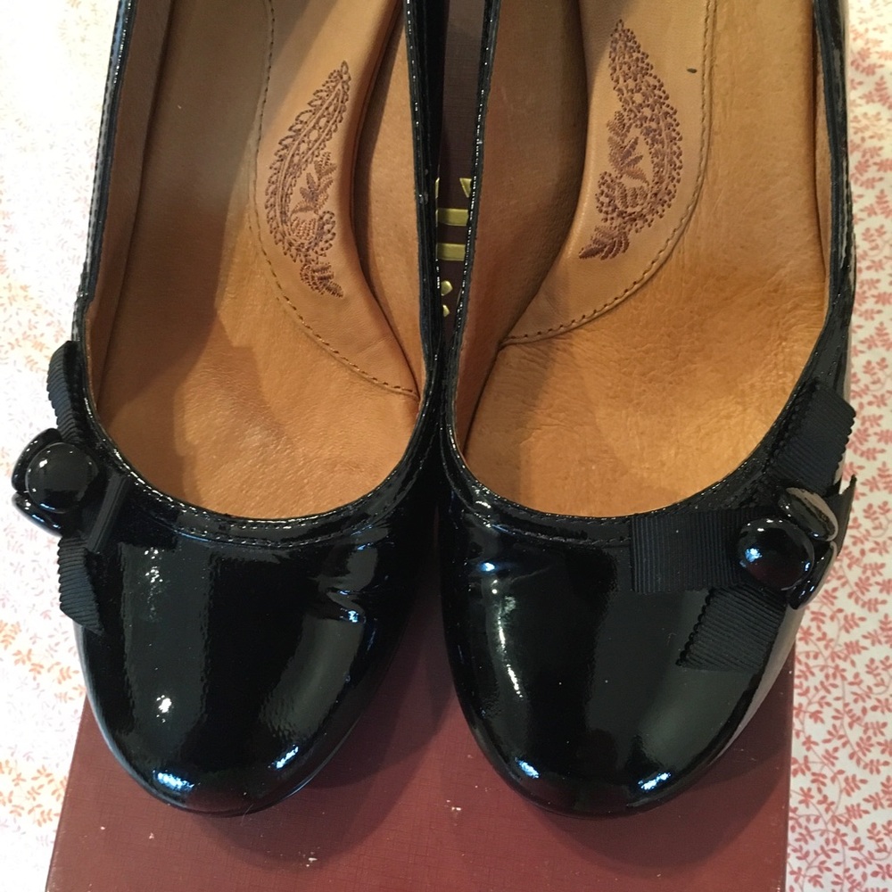 Patent Leather Black Bow ~ sweet heel